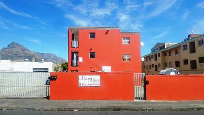 Apartment / Flat For Sale in Maitland, Cape Town