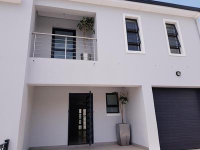Townhouse For Rent in Woodstock Upper, Cape Town
